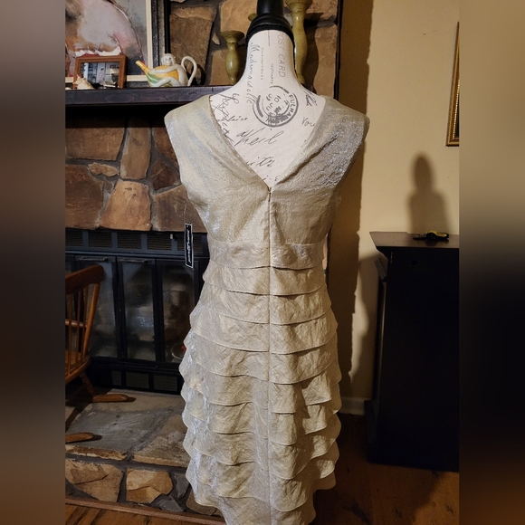 Shimmery gold Jessica Howard layered sleeveless dress. New with tags. - Picture 2 of 3
